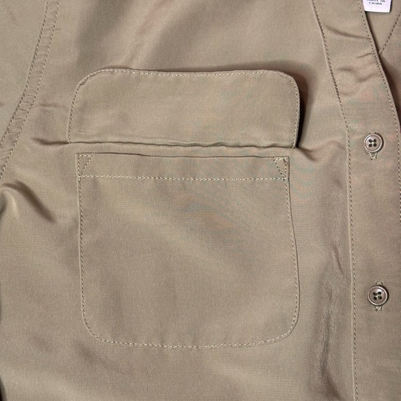 Denim and Company Sage Green Button Down Adjustable Sleeve Length Ladies Large - Picture 5 of 8